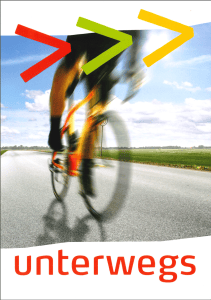 Radfahrer auf landstraßen in Bewegung, energisches Fahrradfahren bei gutem Wetter, schnelle Fortbewegung auf ländlicher Route, outdoor Radverkehr, schnelle radfahrer unterwegs, Aktion beim Radfahren im Grünen.