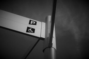 הוצאת תג נכה לרכב עם זכויות