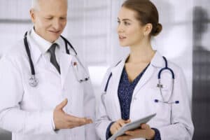 הוצאת תו נכה לבן משפחה קשיש