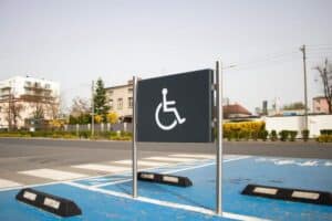 חידוש תו נכה לרכב עם זכויות