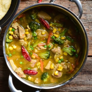 A pot of Thai Green curry chicken.