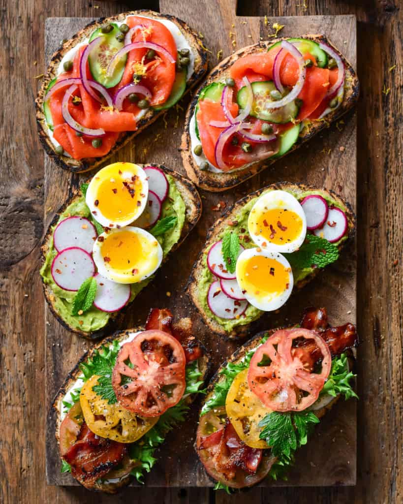 Six pieces of toast, all with three different toppings.
