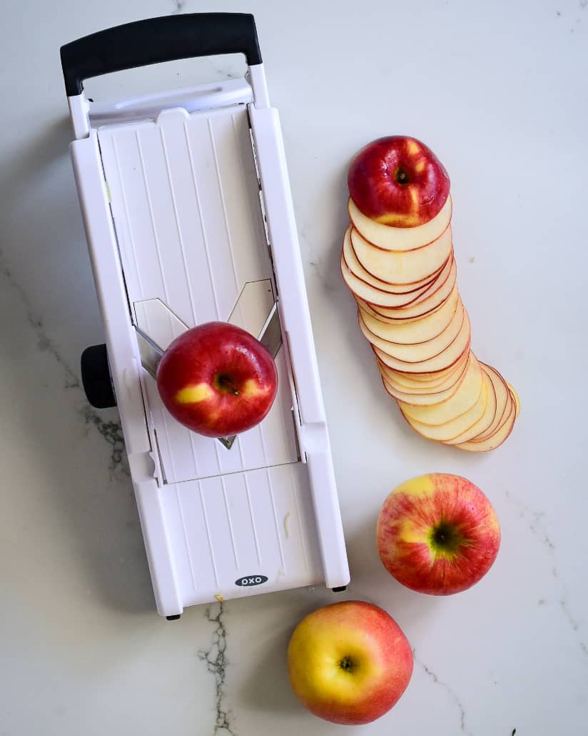 Thinly slice apples into circles using a mandolin (seeds & tough centre parts removed)
