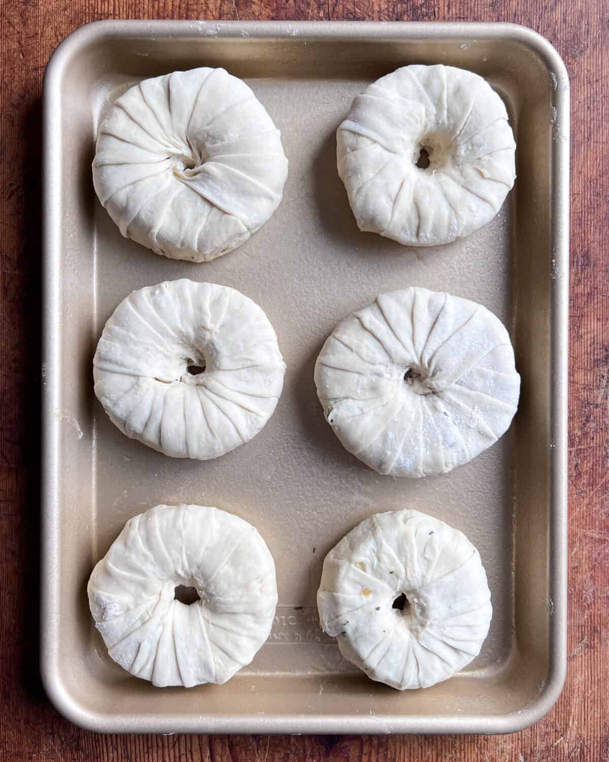 Six apple slices with wrapped in puff pastry