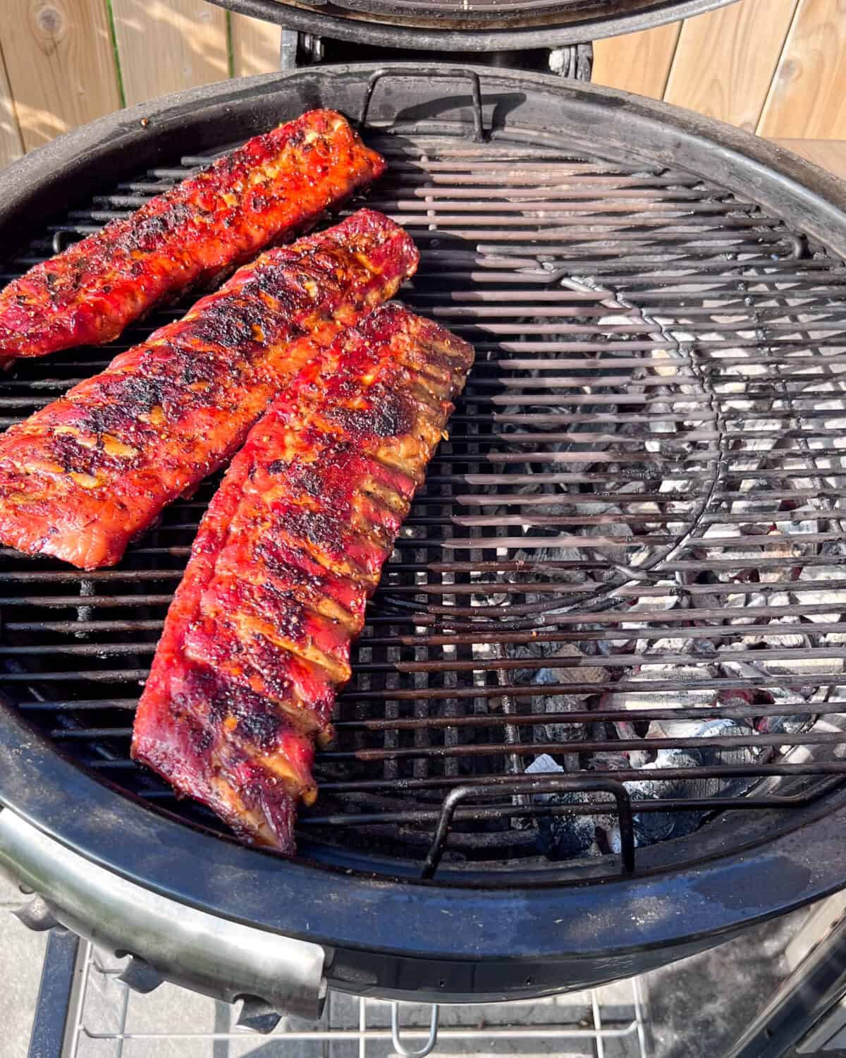 Remove the ribs from the foil, meat side down over the direct heat for 3-4 minutes until the meat is slightly charred.