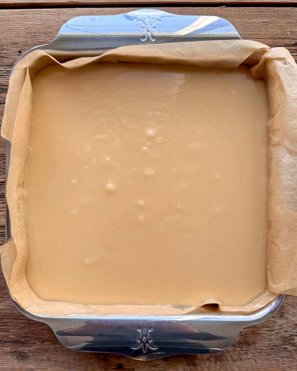 Pour the dulce de leche mixture over the shortbread and use a spatula to smooth it out evenly.