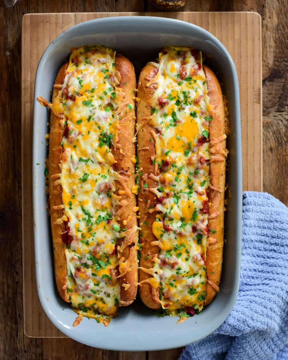 Bake the lasagna sandwich with garlic bread for 20 minutes or until the cheese has nicely melted.