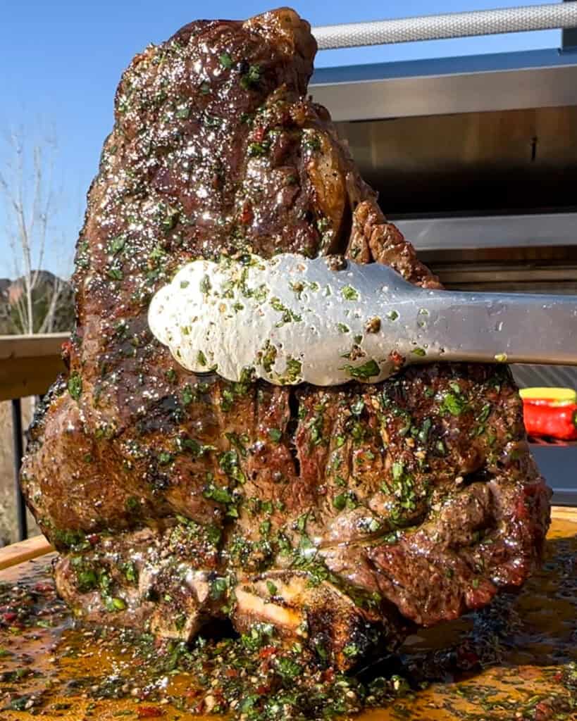 Coat both sides of the steak in the peppercorn board sauce for a steak.