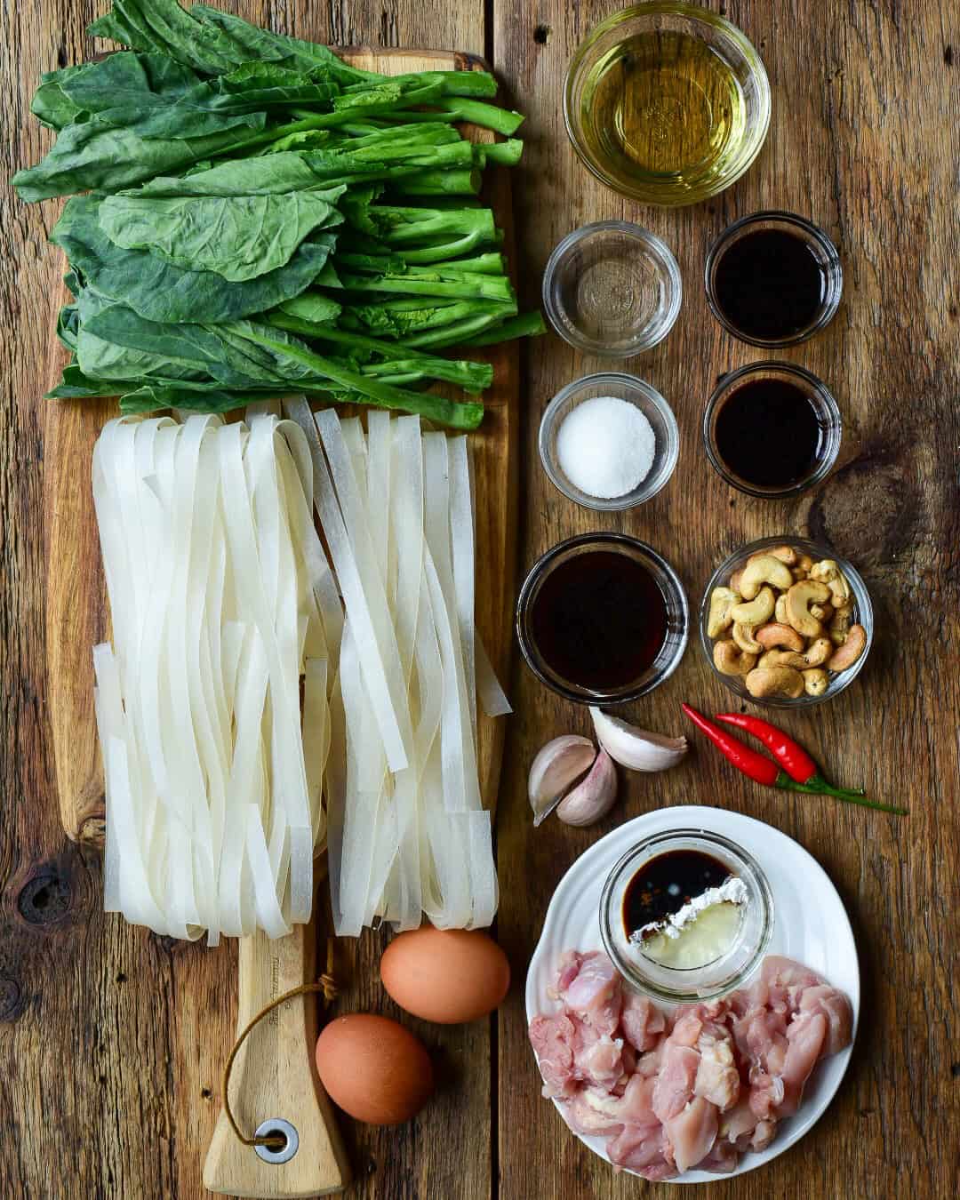 Ingredients for a chicken broccoli stir fry with noodles recipe.