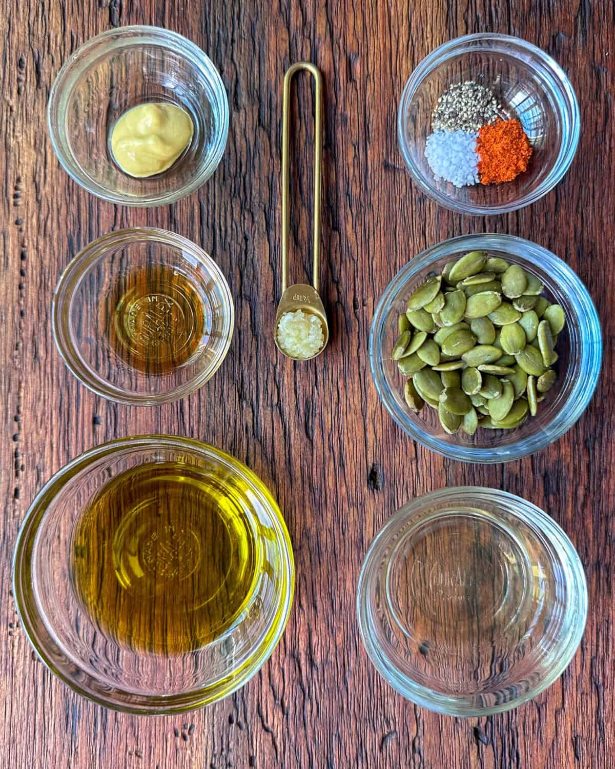 Ingredients for healthy delicata squash recipes.