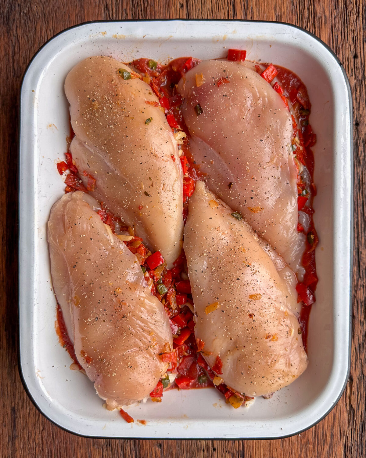 Arrange the stuffed chicken breasts on top and season with freshly ground pepper.