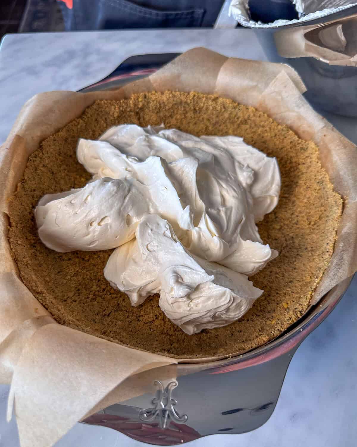 Place the mascarpone mixture in the graham crust.