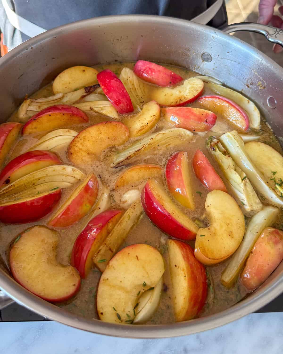 Place the fennel and apples back into the pot with the cider glaze.