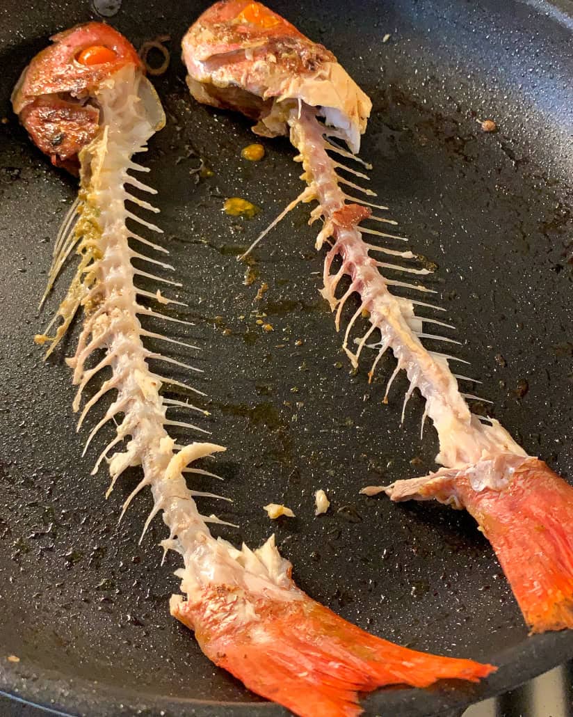Lift the fish's skeleton from the tail.