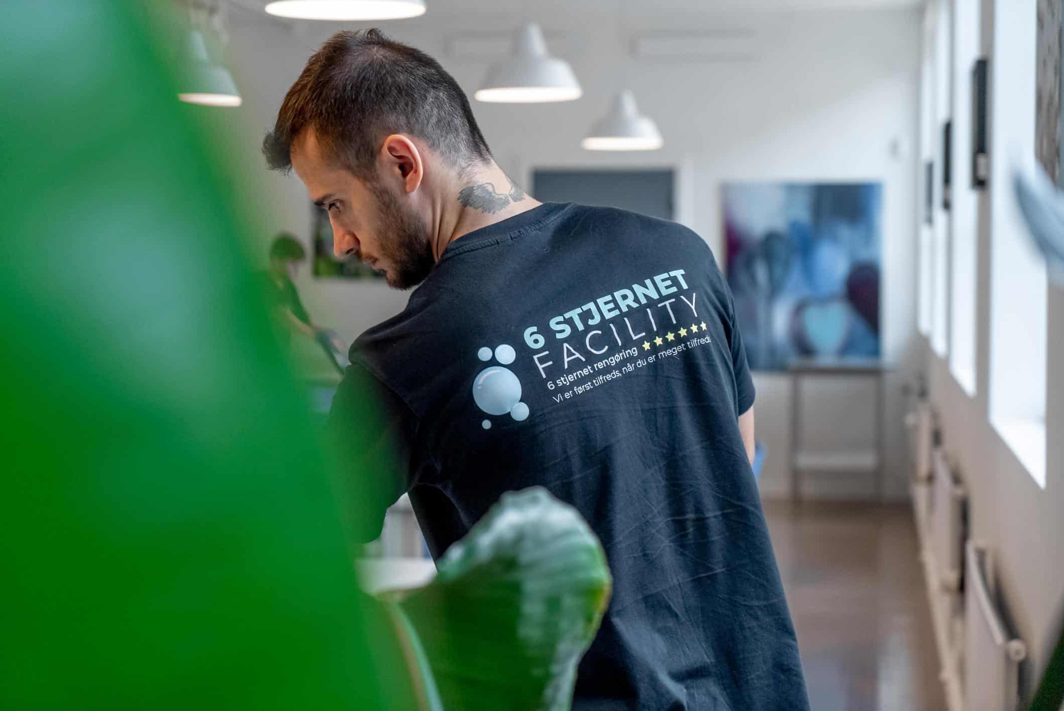 Vi anveder kun bæredygtige produkter til erhvervsrengøring i Hvidovre. Kontakt os.