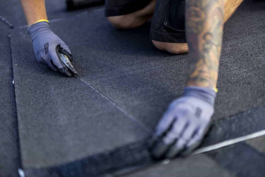 tagdækker skærer i tagpap