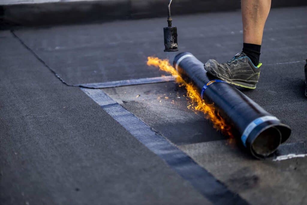 svejsning og lægning af tagpap