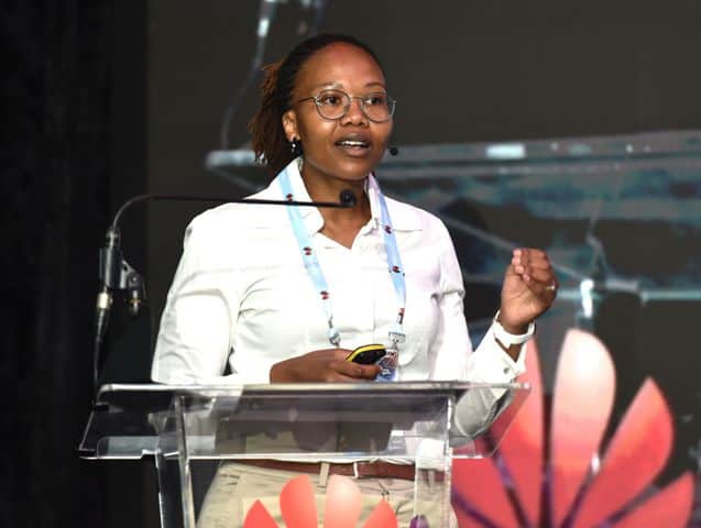 African woman speaking at AfricaCom about 5G technology.