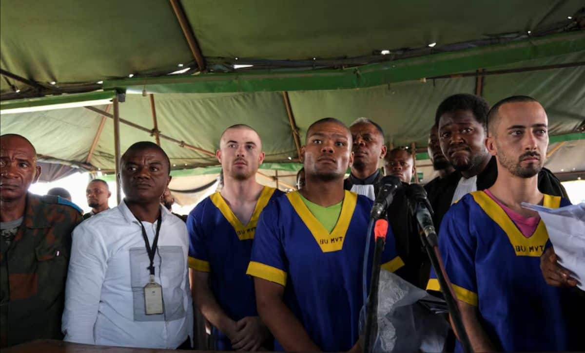 People standing under a tent, showcasing local efforts to safeguard Zanzibar’s coral reefs.