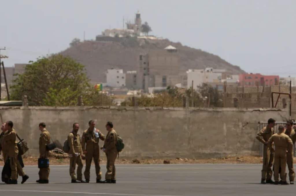 Dakar and Paris Agree on Terms for Full Withdrawal of French Troops