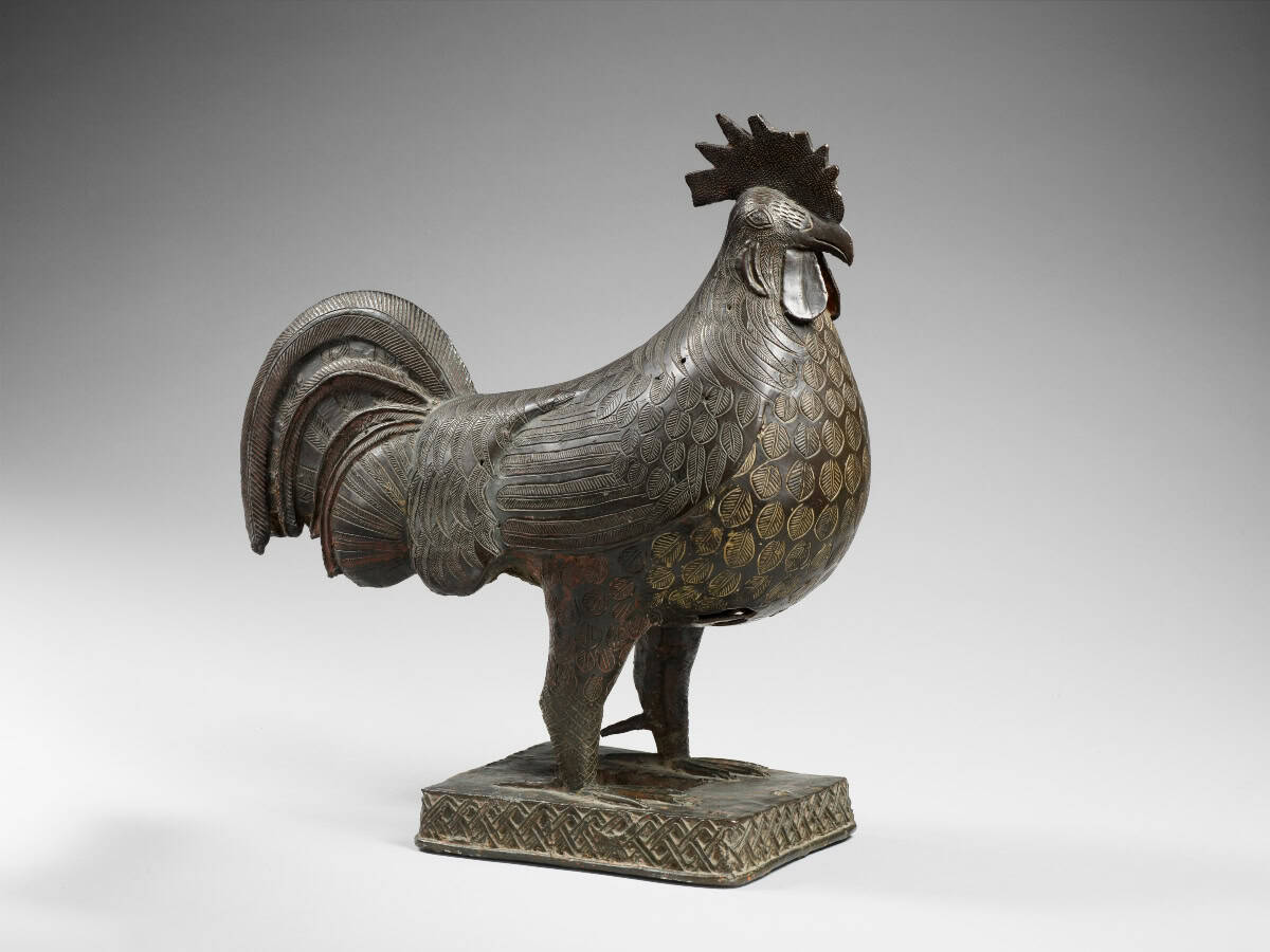 Metal rooster sculpture representing African art and craftsmanship.