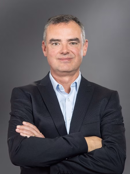Peter West (1)