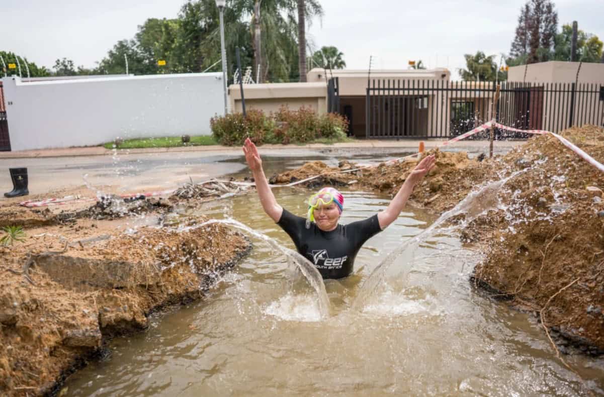 Helen Zille’s stunt turns pothole into political spotlight