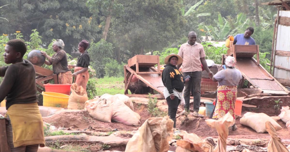Artisanal miners work at a mercury-free processing site in Bushiangala, Ikolomani, Kakamega County, Kenya. Credit: Chemtai Kirui/IPS