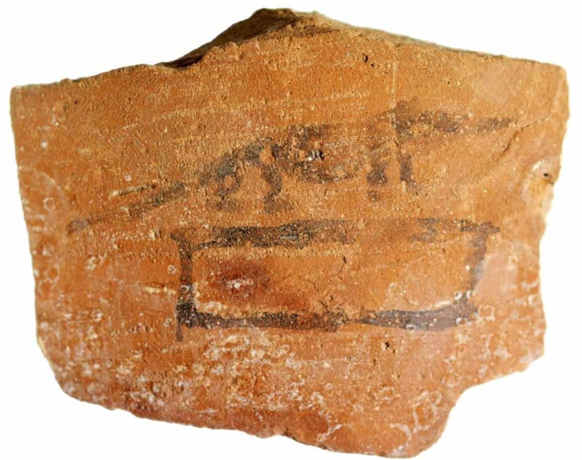 Pottery shards open window into ancient Egyptian life