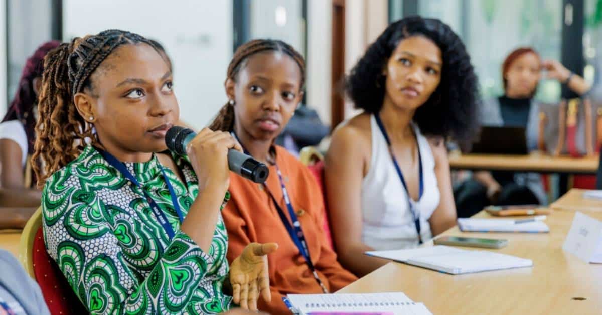 African students participating in experiential learning exchange discussion.