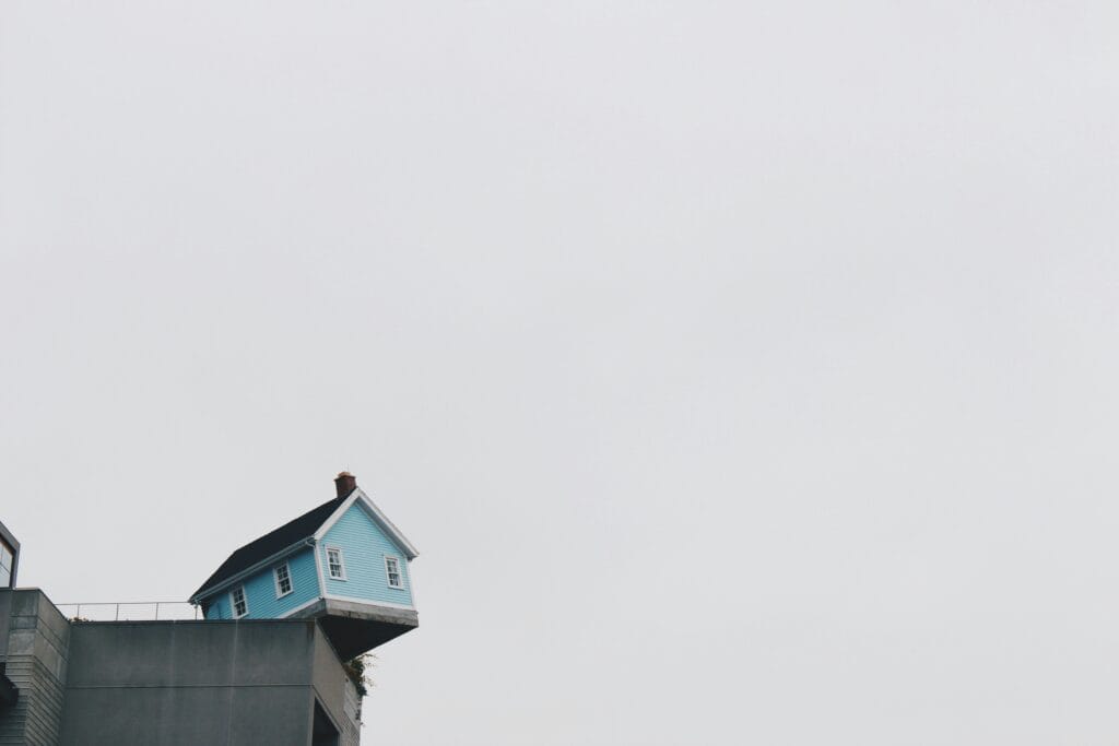 House balancing on the edge of an embankment.