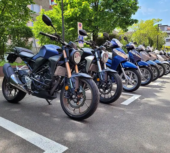 Motorrad Fahrschule Zürich, Lernfahrzeuge, sicheres Fahren, Motorradausbildung in der Schweiz.