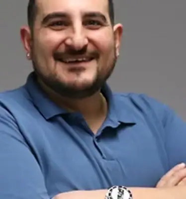 Professioneller Fahrlehrer für Auto- und Motorradfahrschule in der Schweiz.