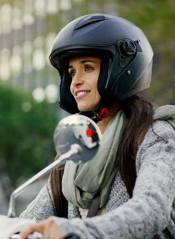 Motorradhelm und Fahrtraining in der Schweiz.