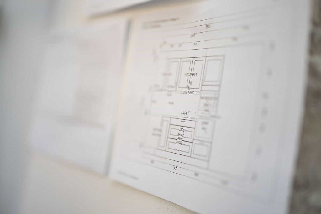 Arkitekttegning og plantegning over totalentreprise af lejlighed.