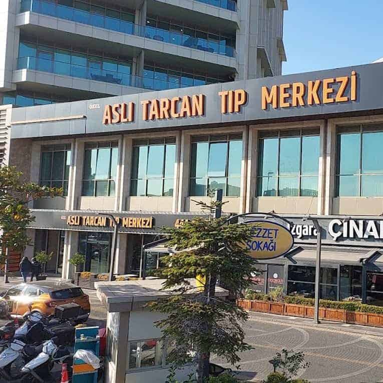 Façade de la clinique Aslı Tarcan à Istanbul, spécialisée en greffe capillaire et chirurgie esthétique