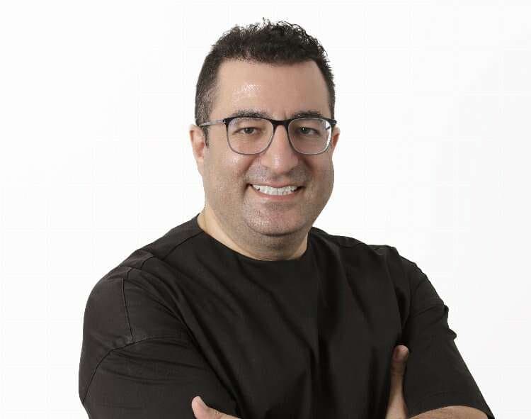 Dr İlhan Metin Dağsuyu, dentista specializzato in odontoiatria digitale a Istanbul