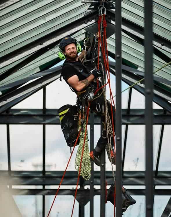 Klatrer i stålkonstruktion