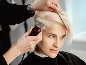 Coupe de cheveux en crête