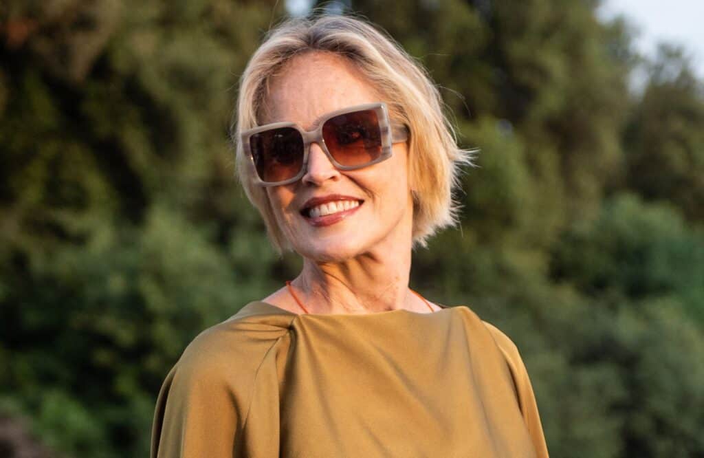 Coupe de cheveux pour femme de 60 ans avec un visage ovale avis