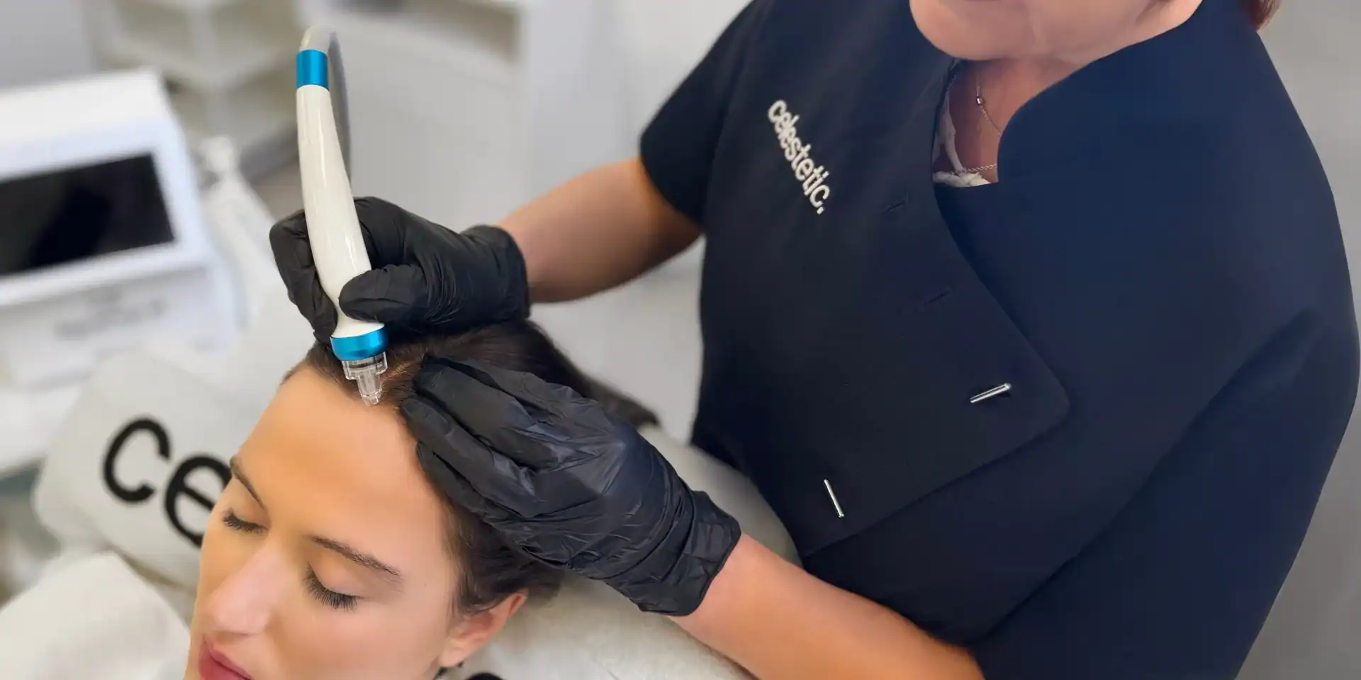 Les cheveux au microscope en salon