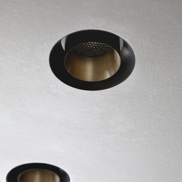 ONEA_Storm_Medium_Short_black_bronze_01