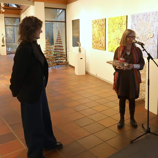 Uddeling af kunstværker ved Dronninglund Kunstcenter, kunstudstilling og kulturarrangementer.