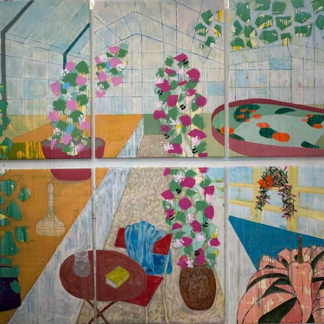 Blomsterrigt kunstværk på Dronninglund Kunstcenter, et unikt eksempel på moderne kunst og kreativitet.