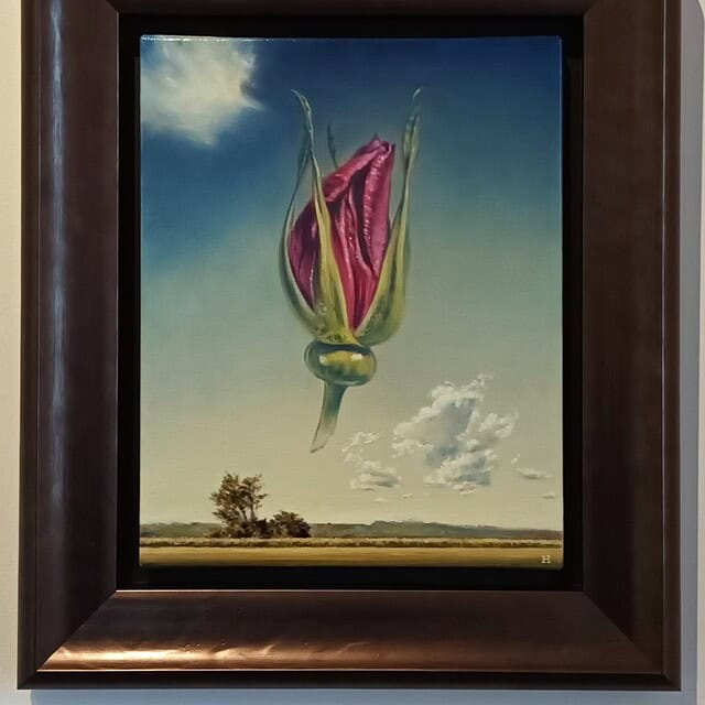Blomstermaleri med himmel og landskab, kunst på Dronninglund Kunstcenter.