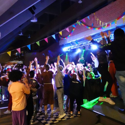 Repræsentativt billede af link til siden 'Skolefester'