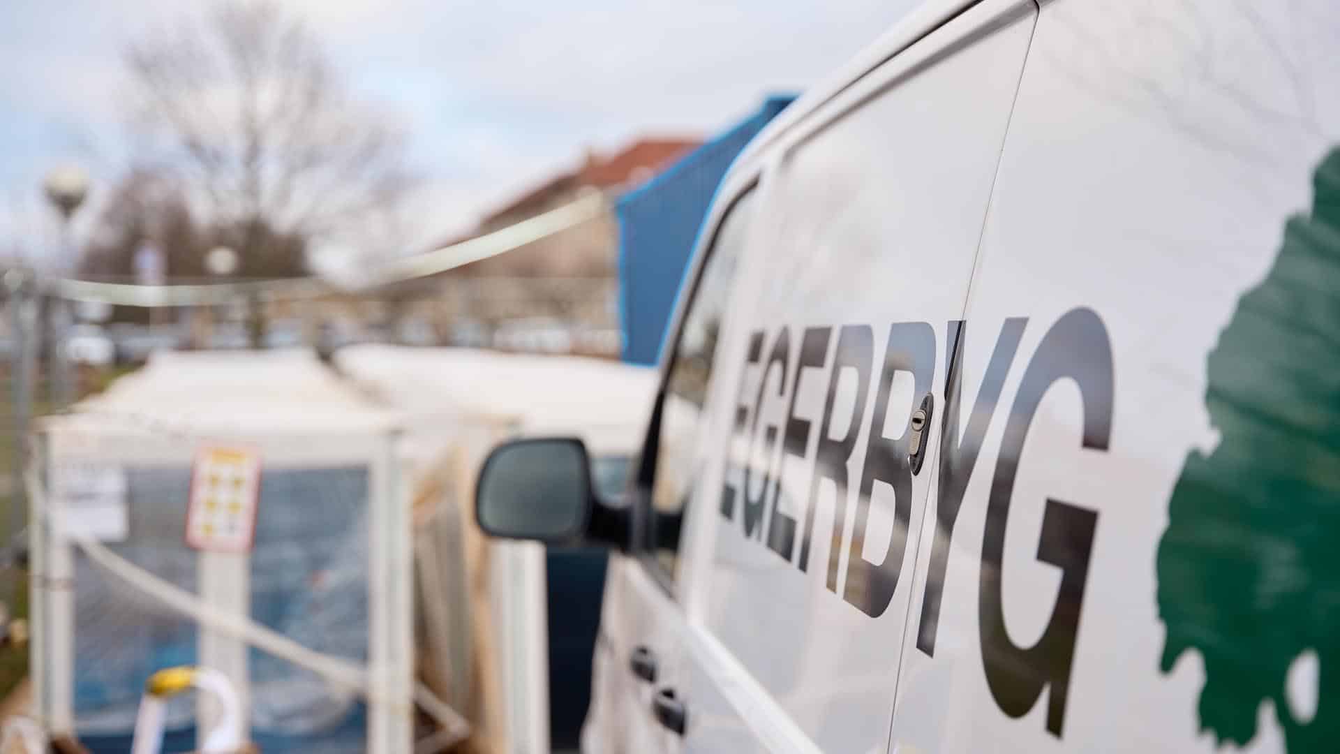 Bil med Egerbyg