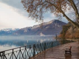 Annecy hors saison : pourquoi c’est le meilleur moment pour découvrir le lac autrement