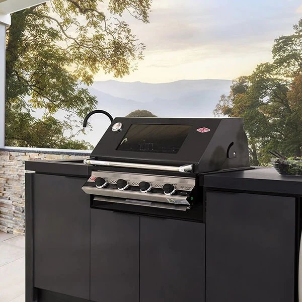 outdoor kitchen
