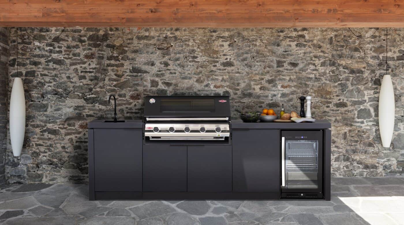 outdoor kitchen